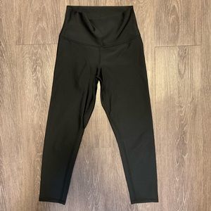 Alo Yoga High-Waist Airbrush Capri Leggings